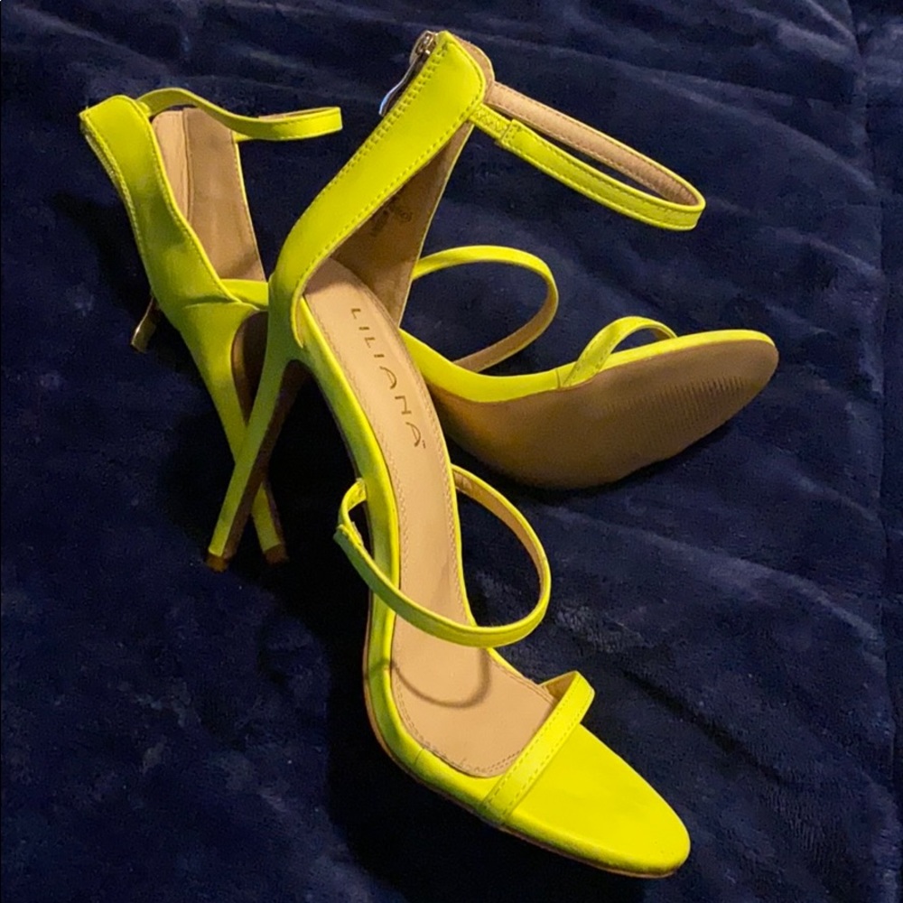 Strapped sandal high heel